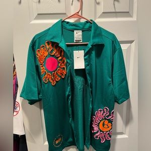 BRAND NEW NIKE BUTTON UP .. Nike collaboration size xs fits like a small/medium